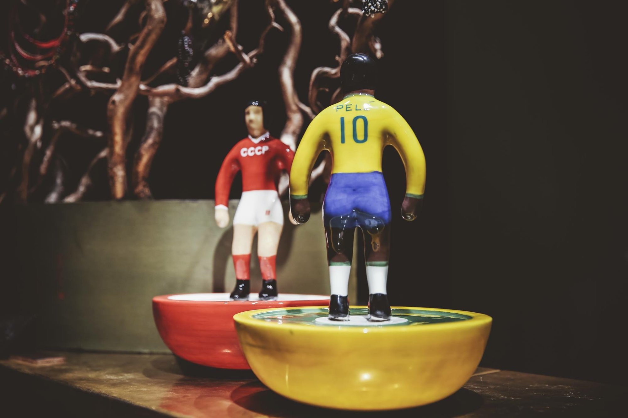 Statuine vintage Pelé e CCCP in ceramica